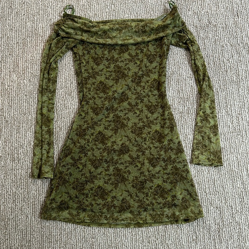 UO Isla Long Sleeve Off-The-Shoulder Green Mini Dress
